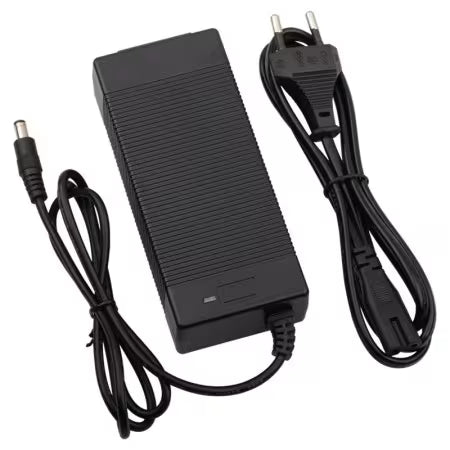 Chargeur 54,6V 2A DC 5,5x2,5mm